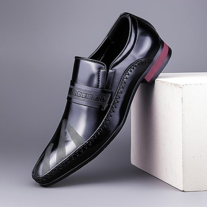 CARVELLI GENUINE LEATHER LOAFER