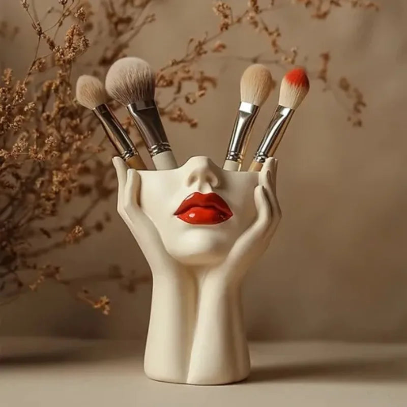 SCARLETT POISE MAKEUP HOLDER